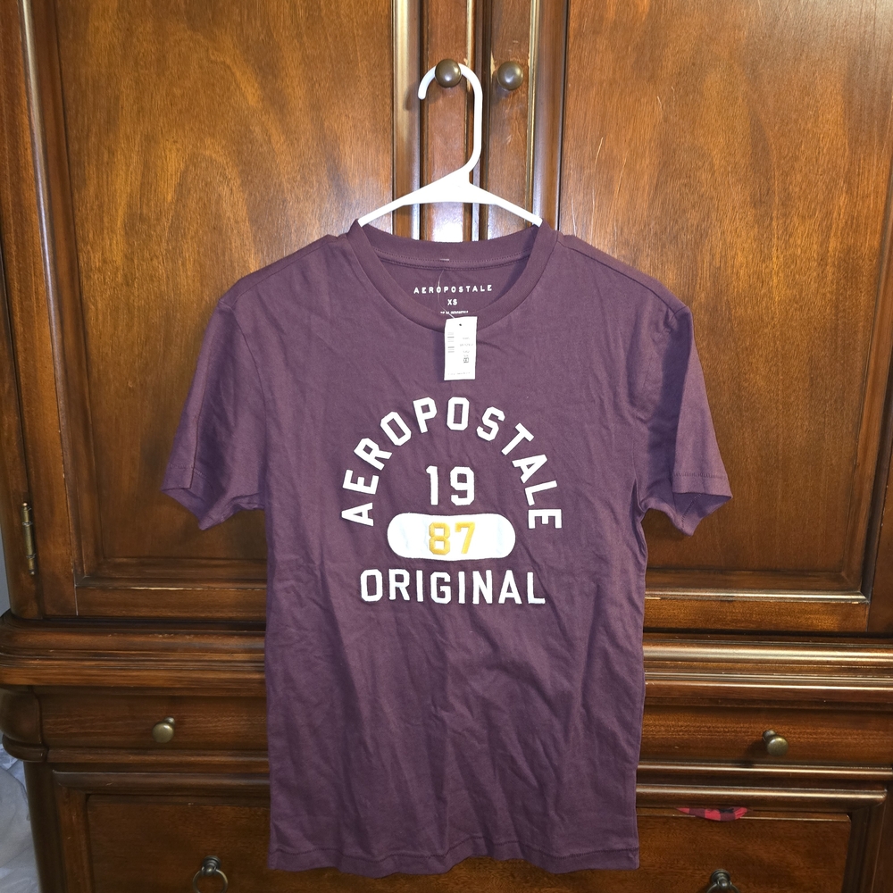 Aeropostale Men's Maroon Graphic Tee